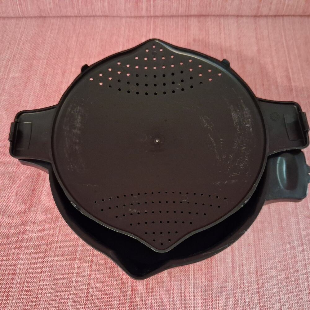 PAMPERED CHEF Microcooker 8 qt Cup 2 MICROWAVE STEAMER STRAINER LID Black - Picture 8 of 11
